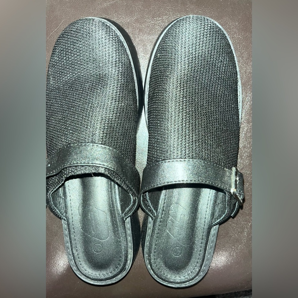 SHEIN Black Textured Slip-On Shoes